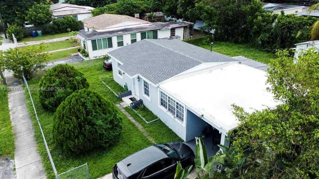 Small Image of 18040 NORTH WEST 2ND CT, Miami Gardens Number 3