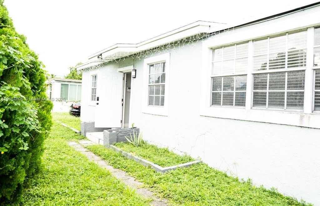 Small Image of 18040 NORTH WEST 2ND CT, Miami Gardens Number 37