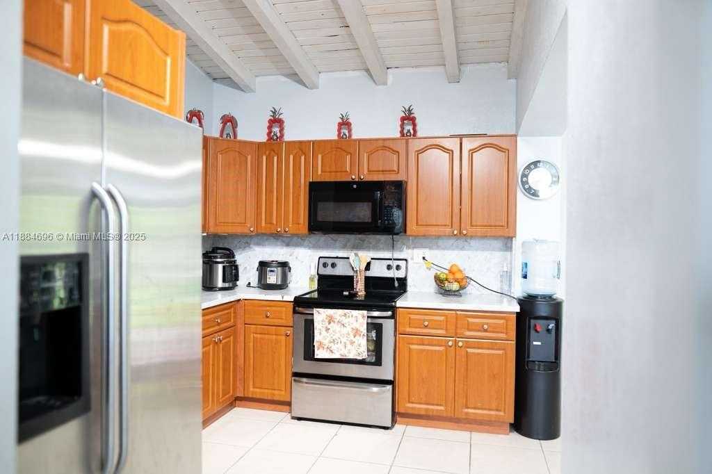 Small Image of 18040 NORTH WEST 2ND CT, Miami Gardens Number 5