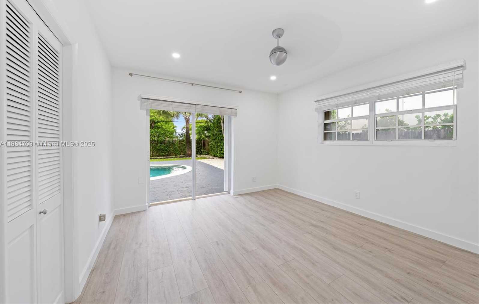 Small Image of 1825 ALAMANDA DR, North Miami Number 22