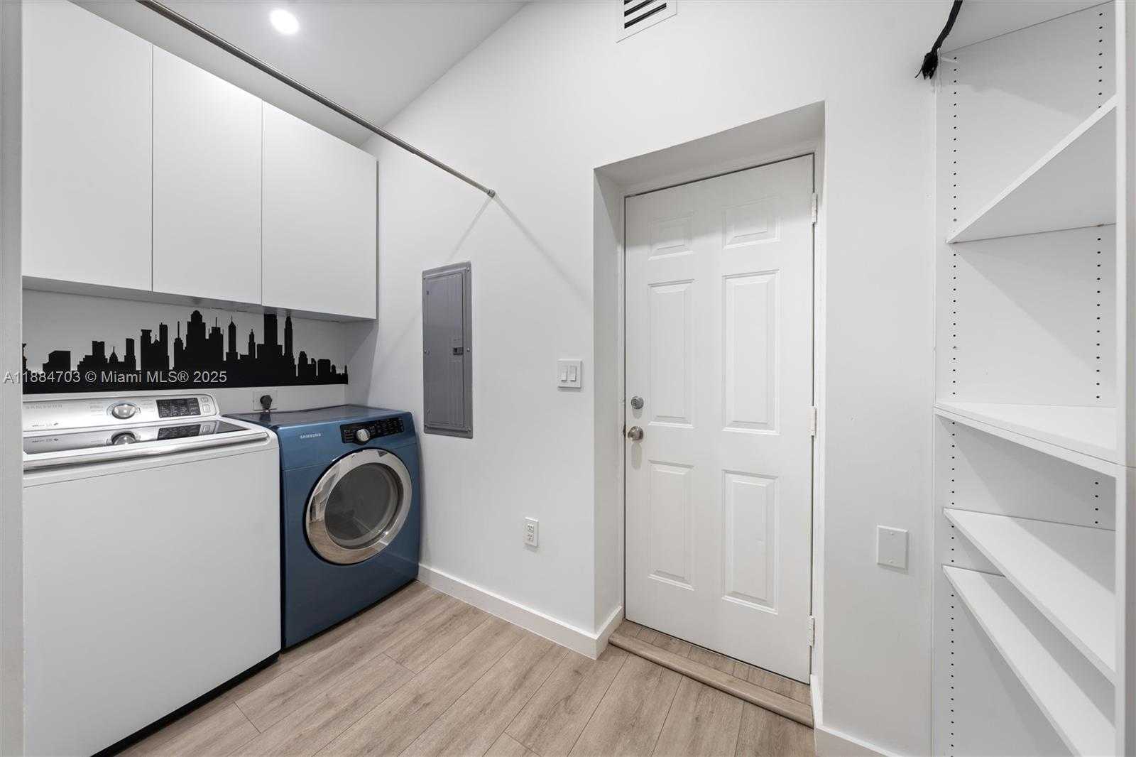 Small Image of 1825 ALAMANDA DR, North Miami Number 24
