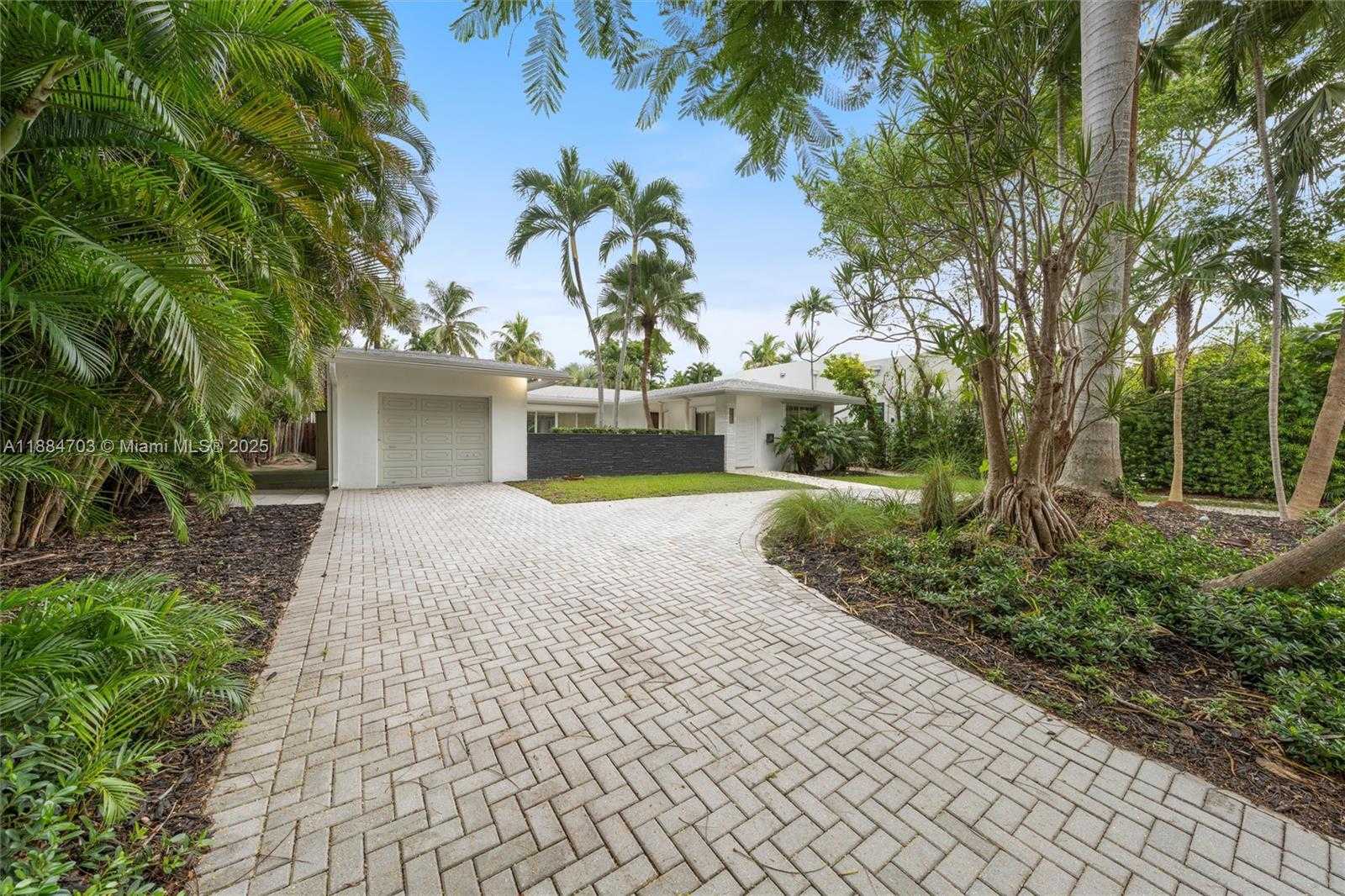 Small Image of 1825 ALAMANDA DR, North Miami Number 3