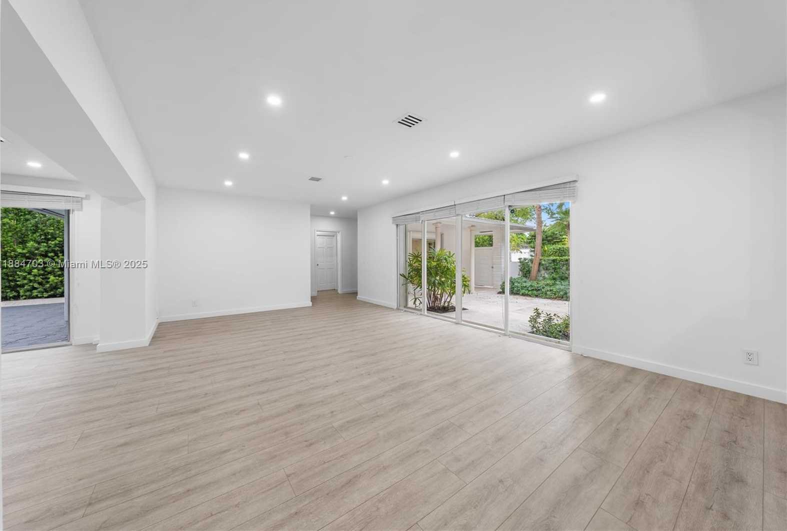 Small Image of 1825 ALAMANDA DR, North Miami Number 6