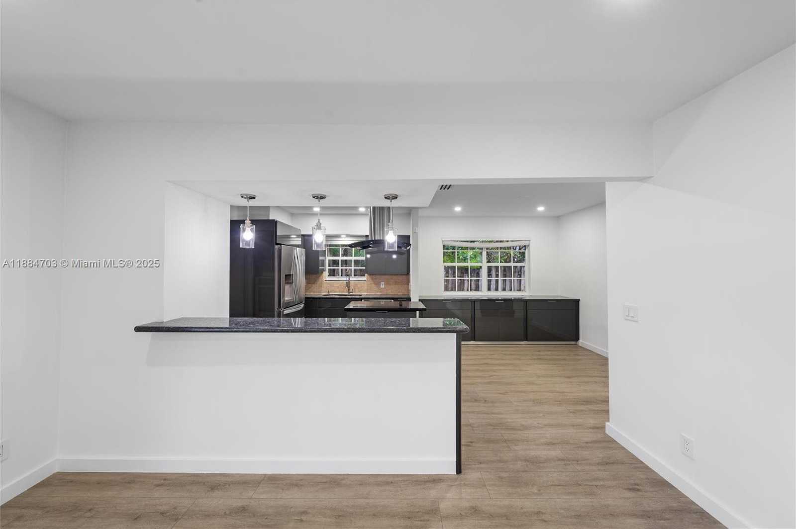 Small Image of 1825 ALAMANDA DR, North Miami Number 8
