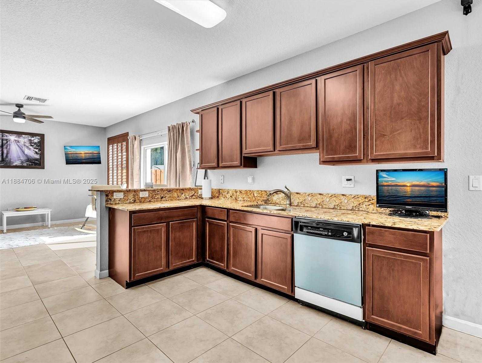 Small Image of 625 SOUTH EAST 30TH TER, Homestead Number 23