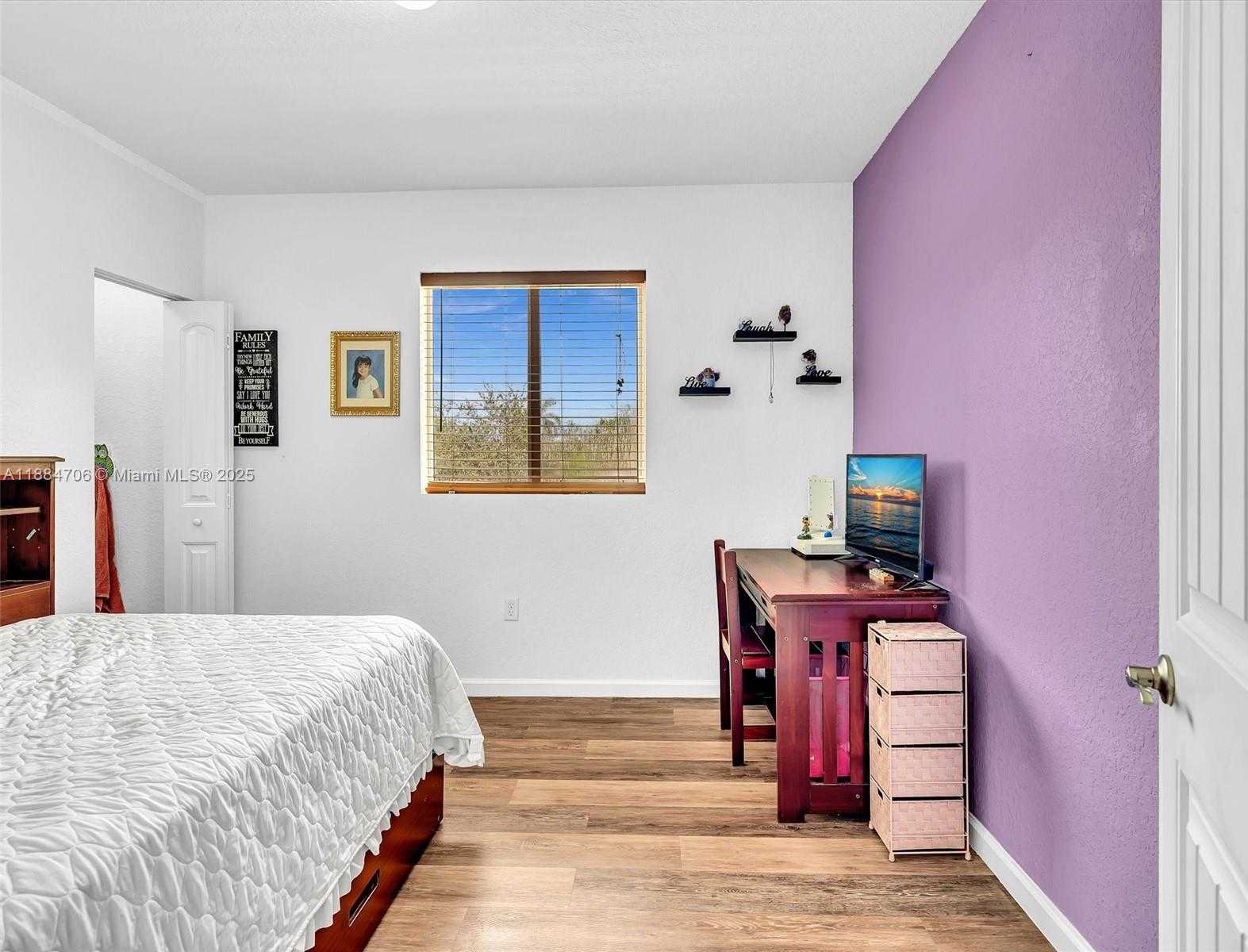 Small Image of 625 SOUTH EAST 30TH TER, Homestead Number 32