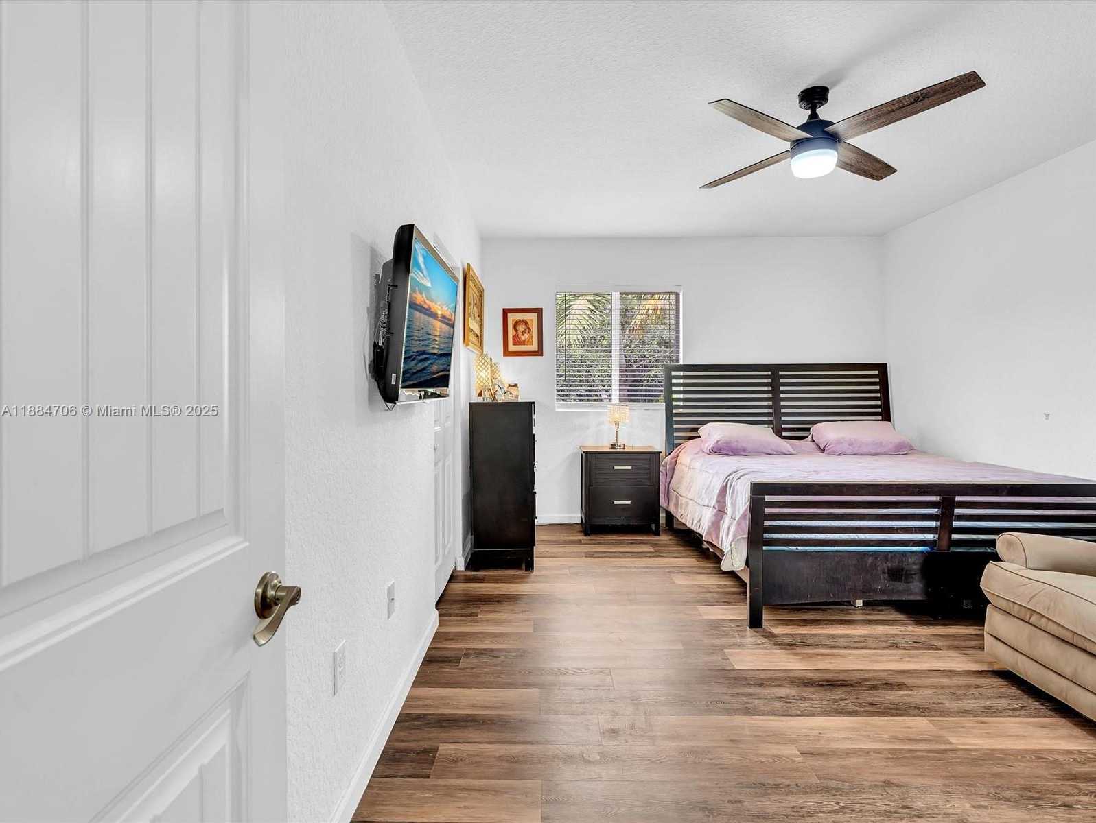 Small Image of 625 SOUTH EAST 30TH TER, Homestead Number 33