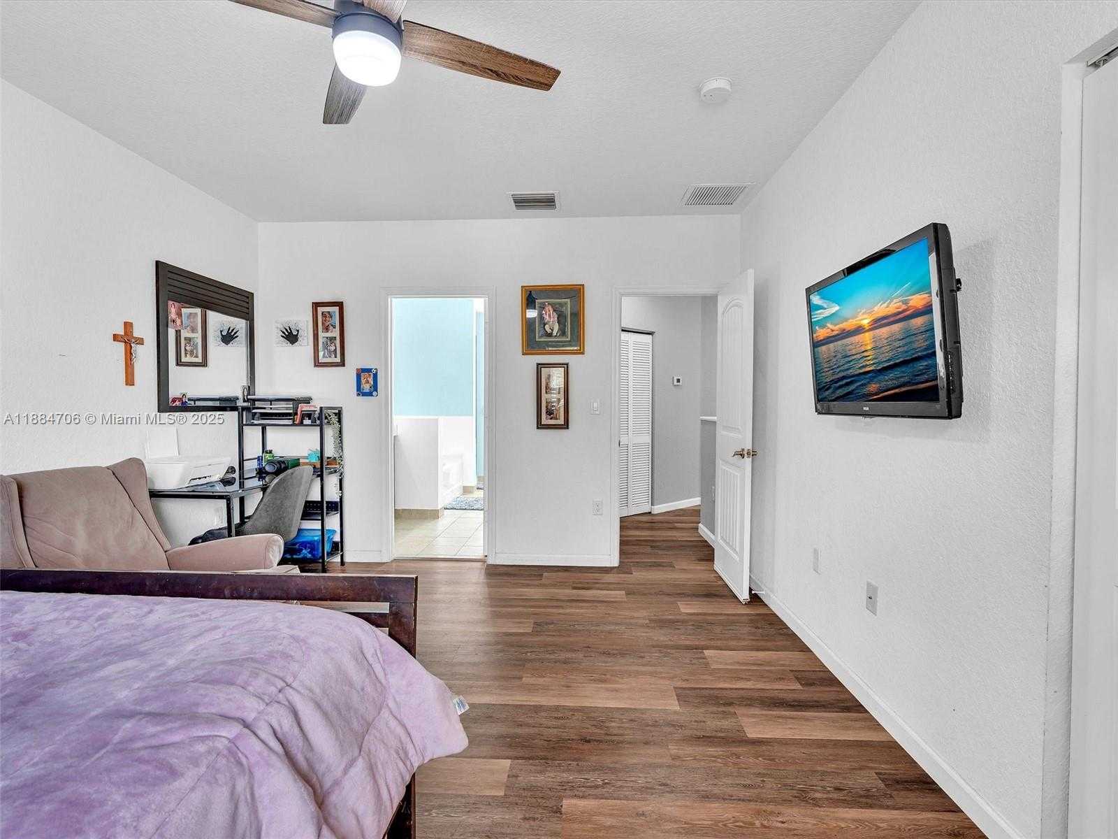 Small Image of 625 SOUTH EAST 30TH TER, Homestead Number 35