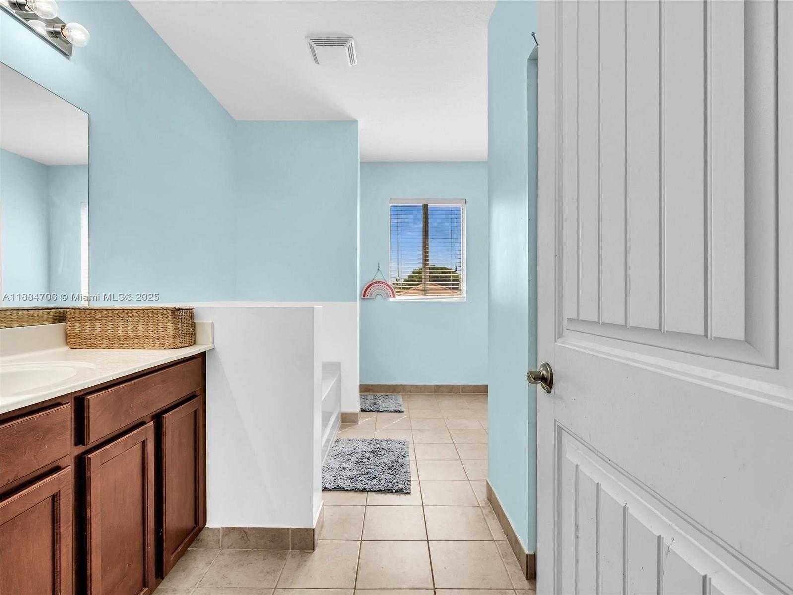 Small Image of 625 SOUTH EAST 30TH TER, Homestead Number 36