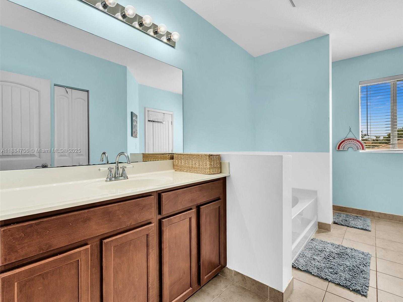 Small Image of 625 SOUTH EAST 30TH TER, Homestead Number 37