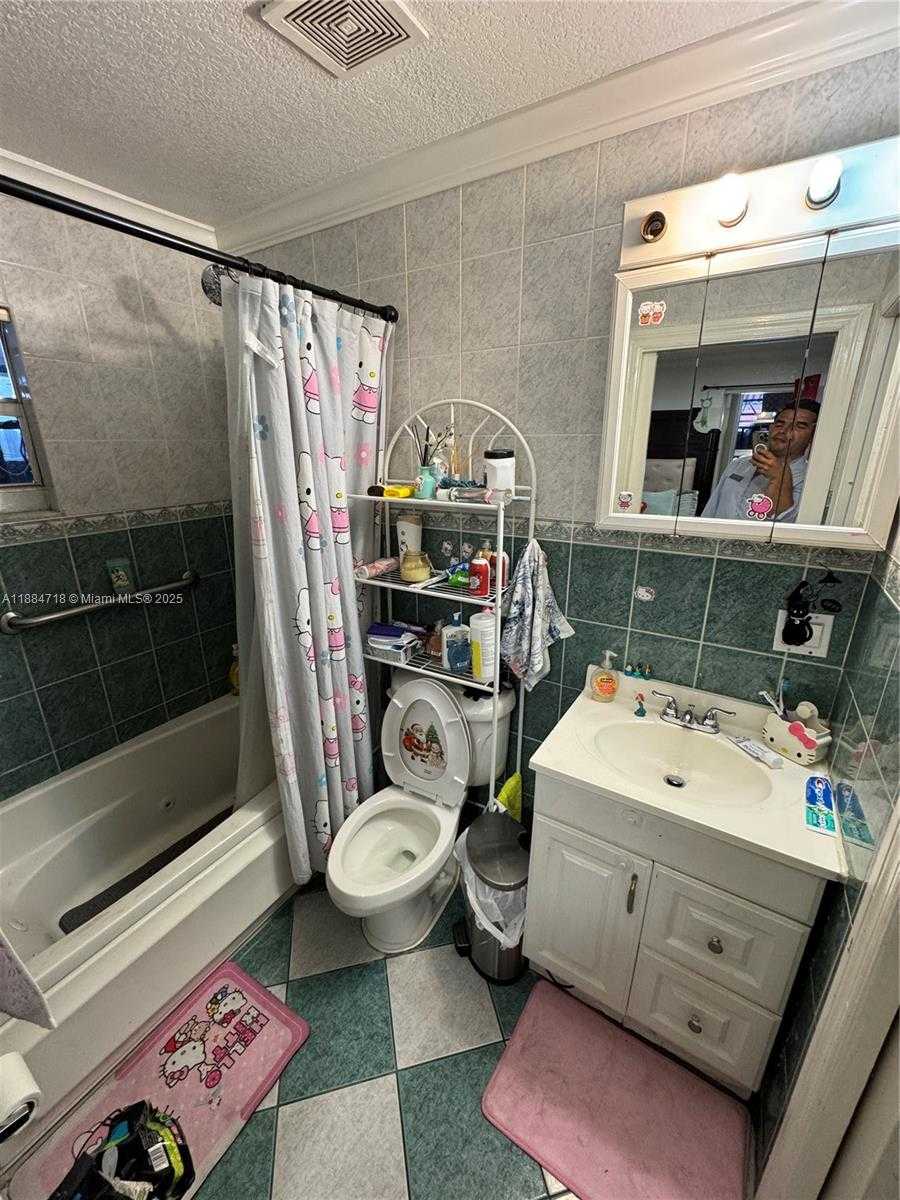 Small Image of 825 EAST 9TH LN, Hialeah Number 10