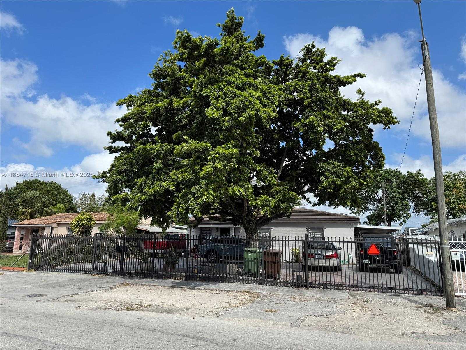 Small Image of 825 EAST 9TH LN, Hialeah Number 3
