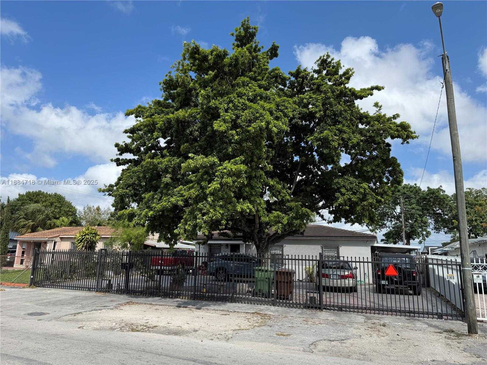 Small Image of 825 EAST 9TH LN, Hialeah Number 4