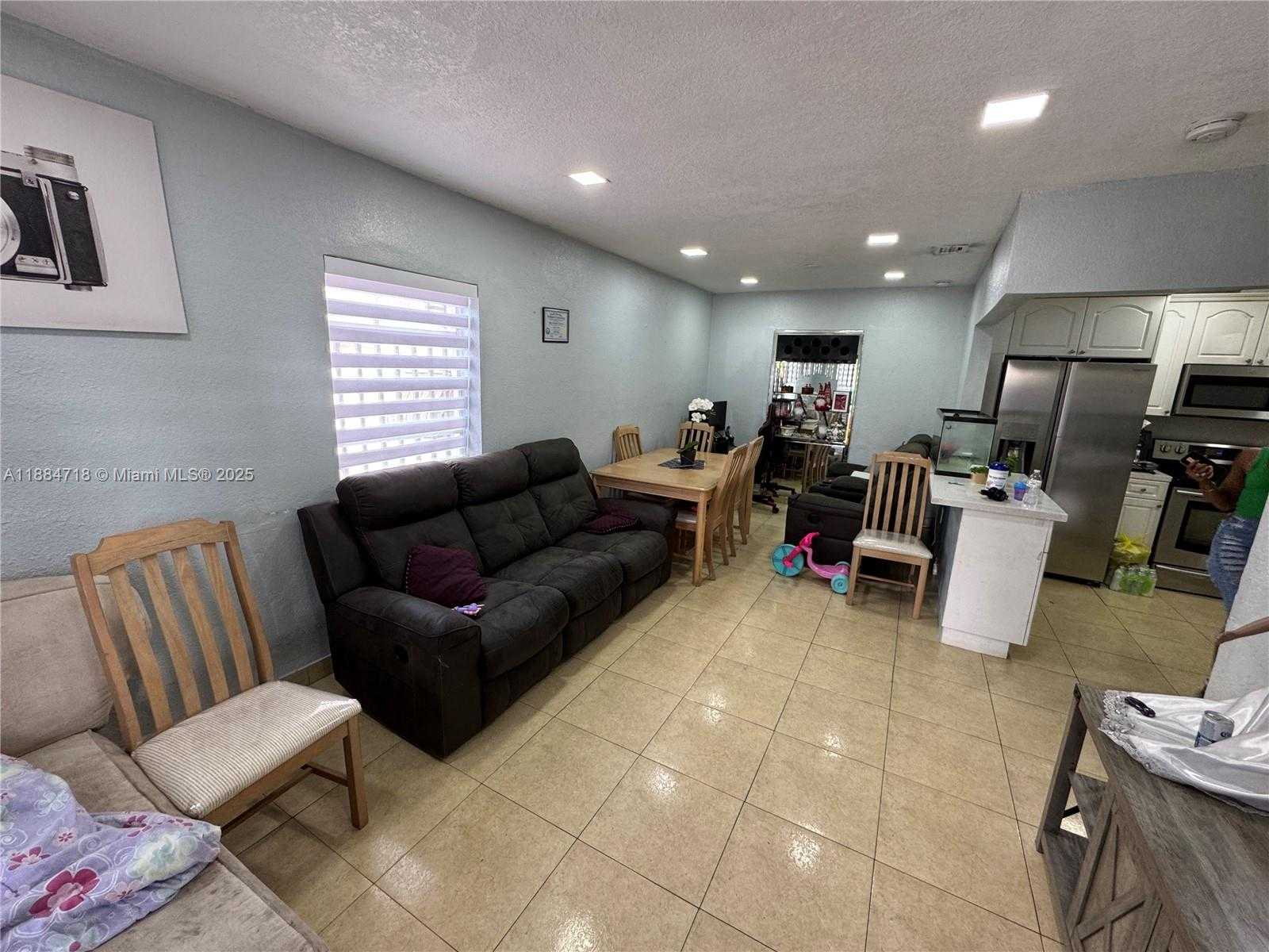 Small Image of 825 EAST 9TH LN, Hialeah Number 5