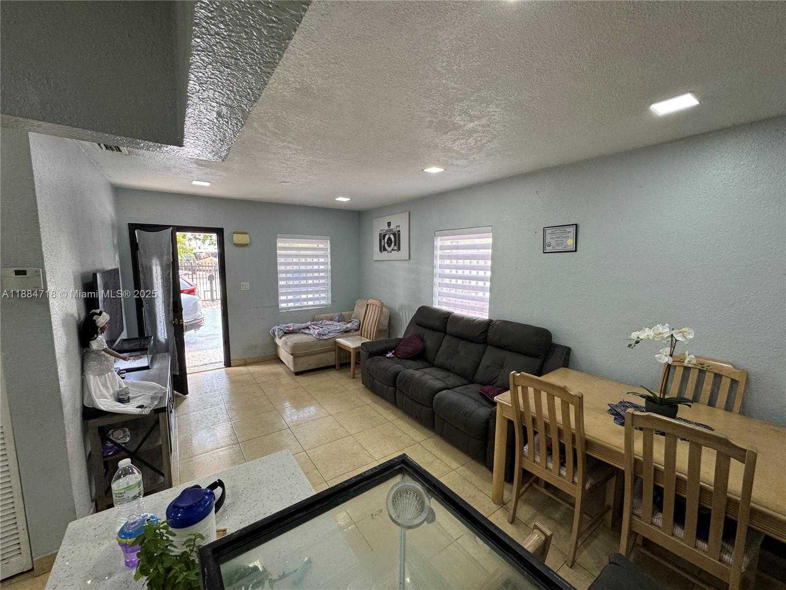Small Image of 825 EAST 9TH LN, Hialeah Number 6