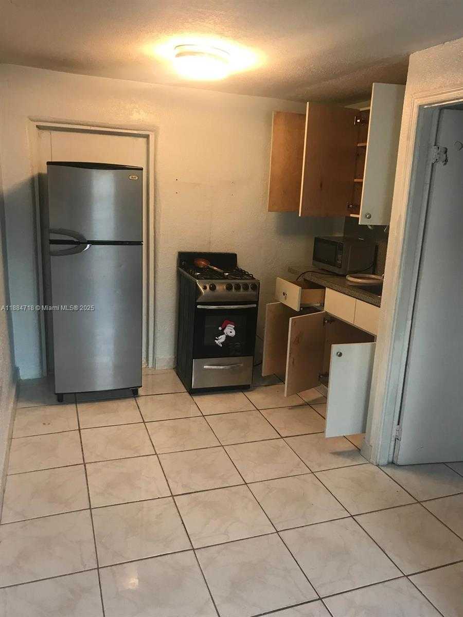 Small Image of 825 EAST 9TH LN, Hialeah Number 7