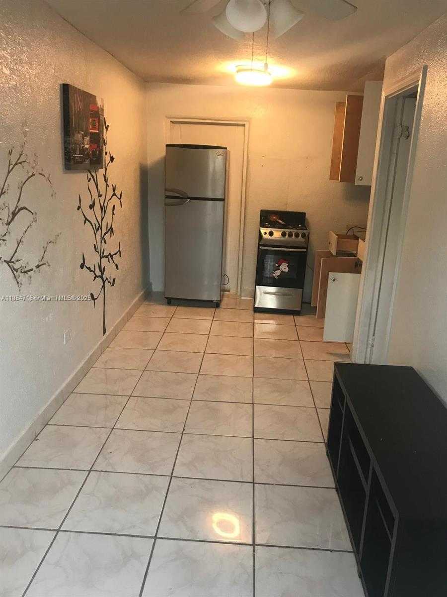 Small Image of 825 EAST 9TH LN, Hialeah Number 8