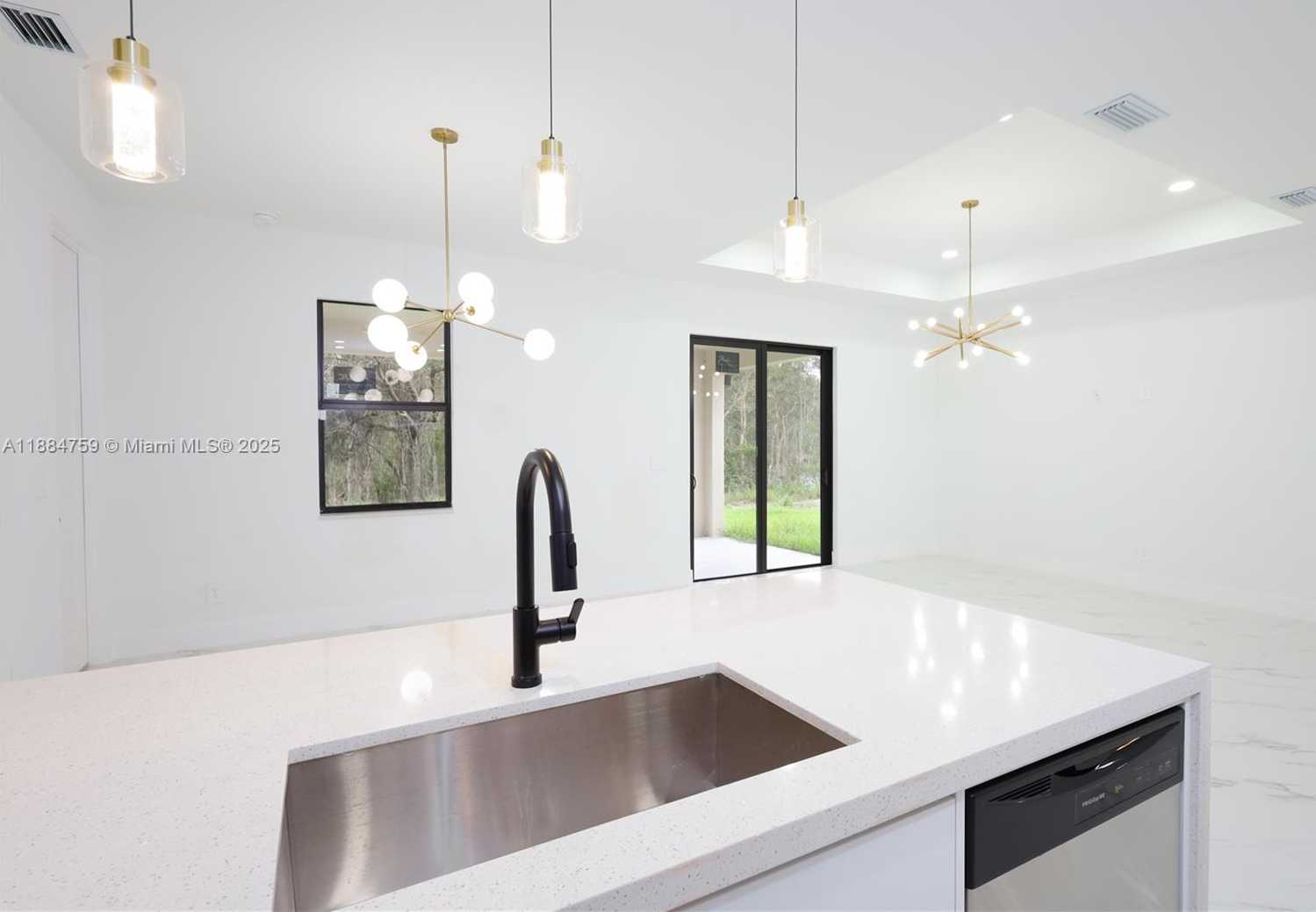 Small Image of 607 PELEE AVE, Lehigh Acres Number 17