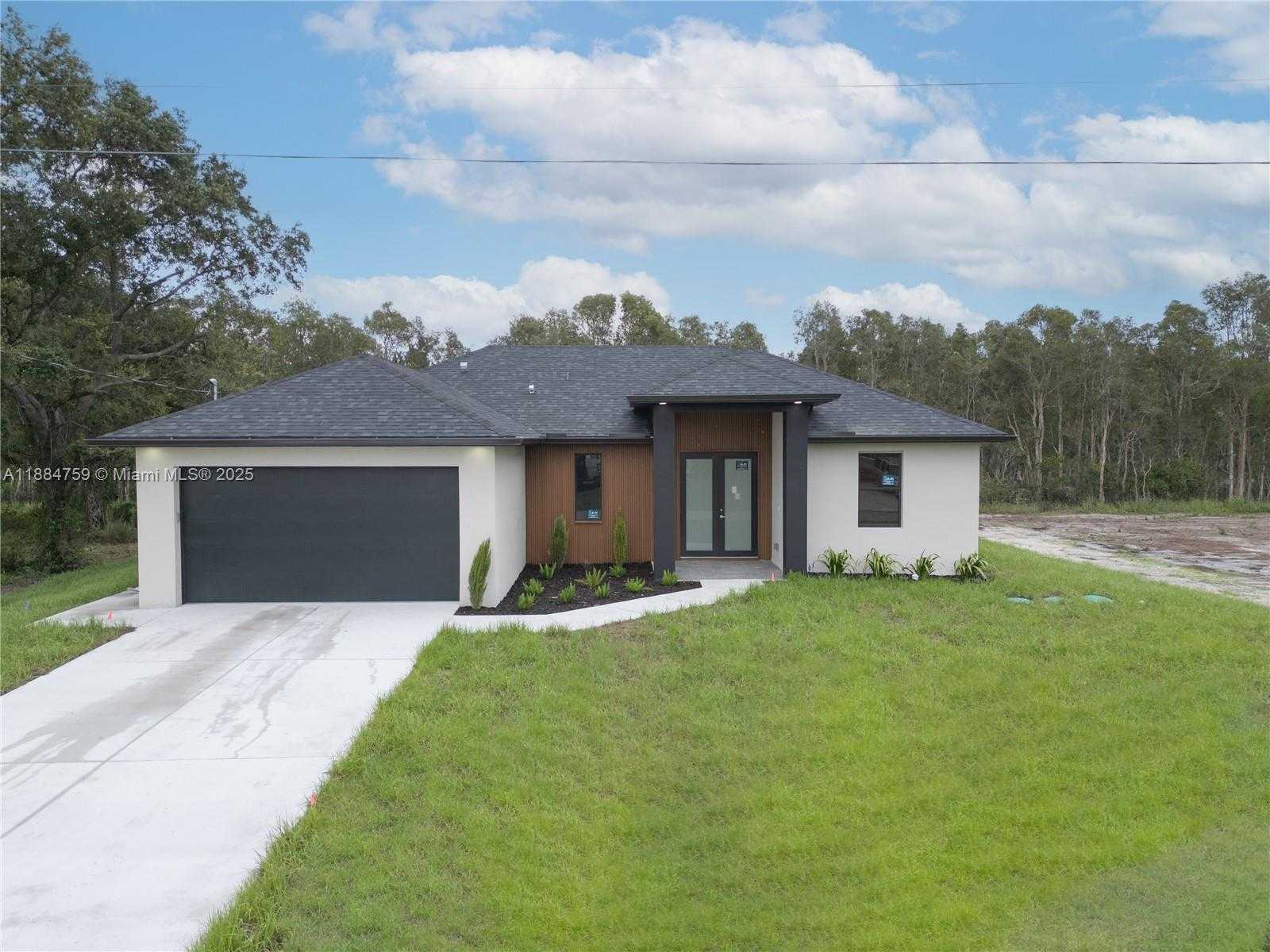 Small Image of 607 PELEE AVE, Lehigh Acres Number 3