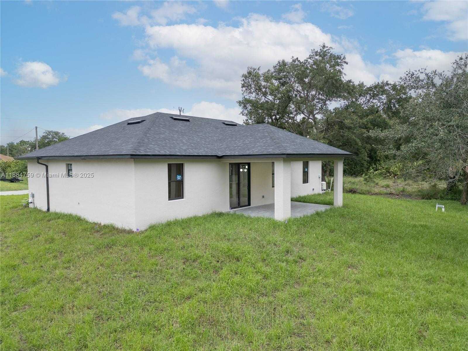 Small Image of 607 PELEE AVE, Lehigh Acres Number 5