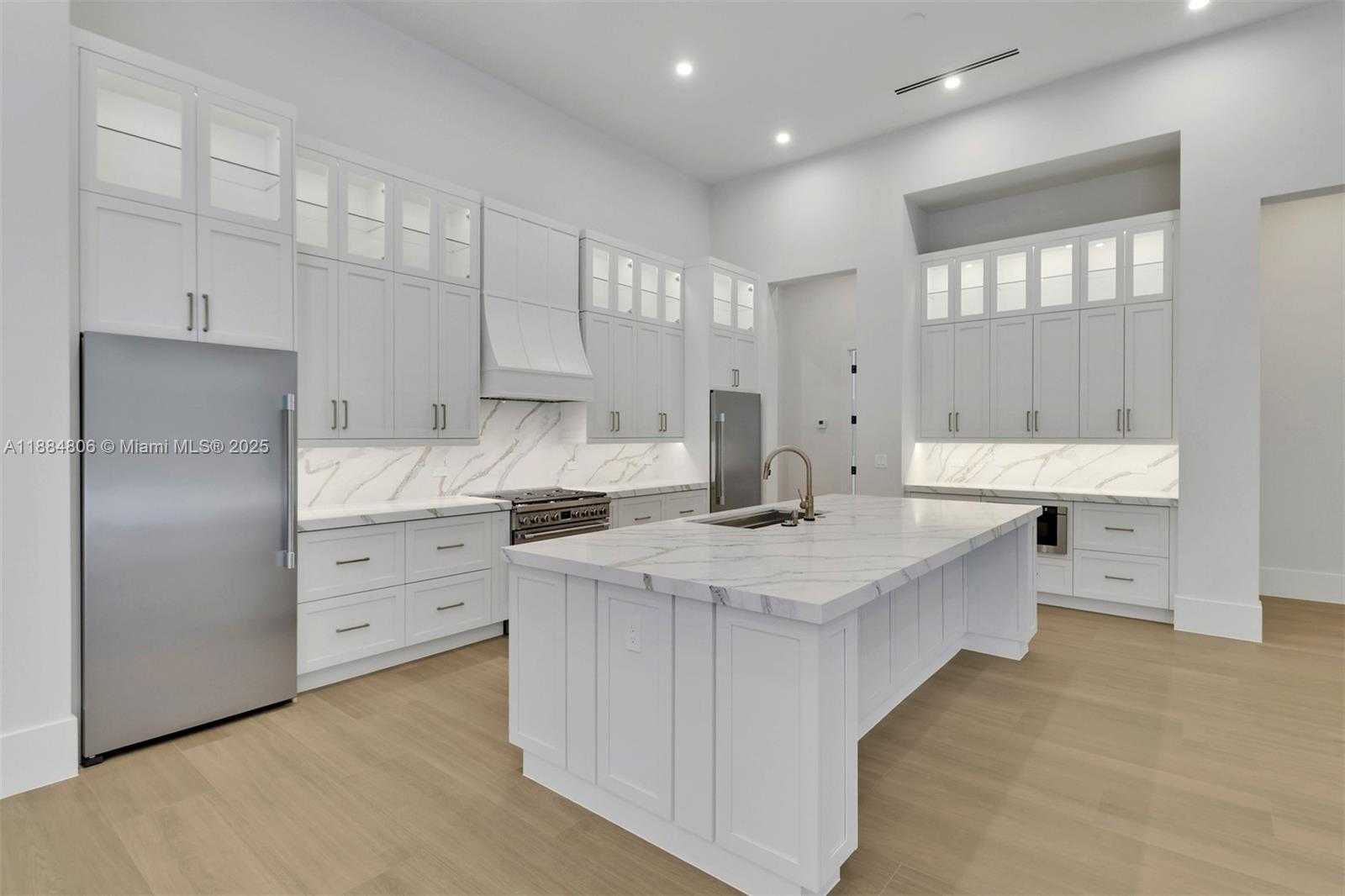 Small Image of 5174 SYCAMORE DR, Naples Number 13