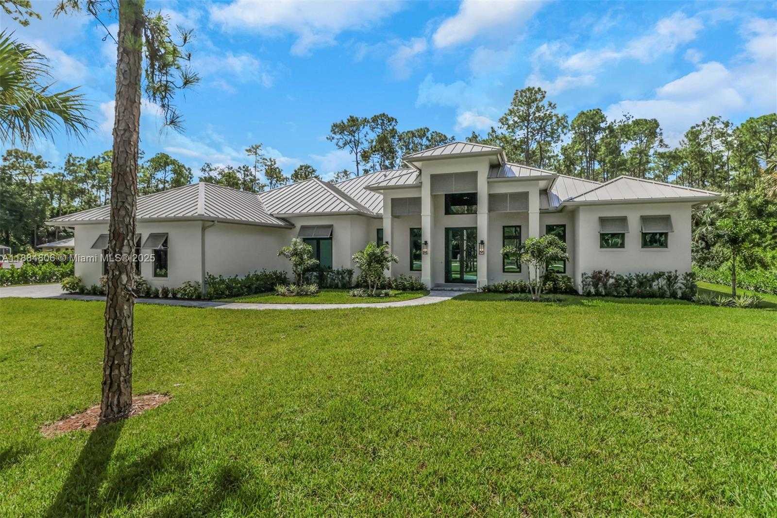 Small Image of 5174 SYCAMORE DR, Naples Number 2