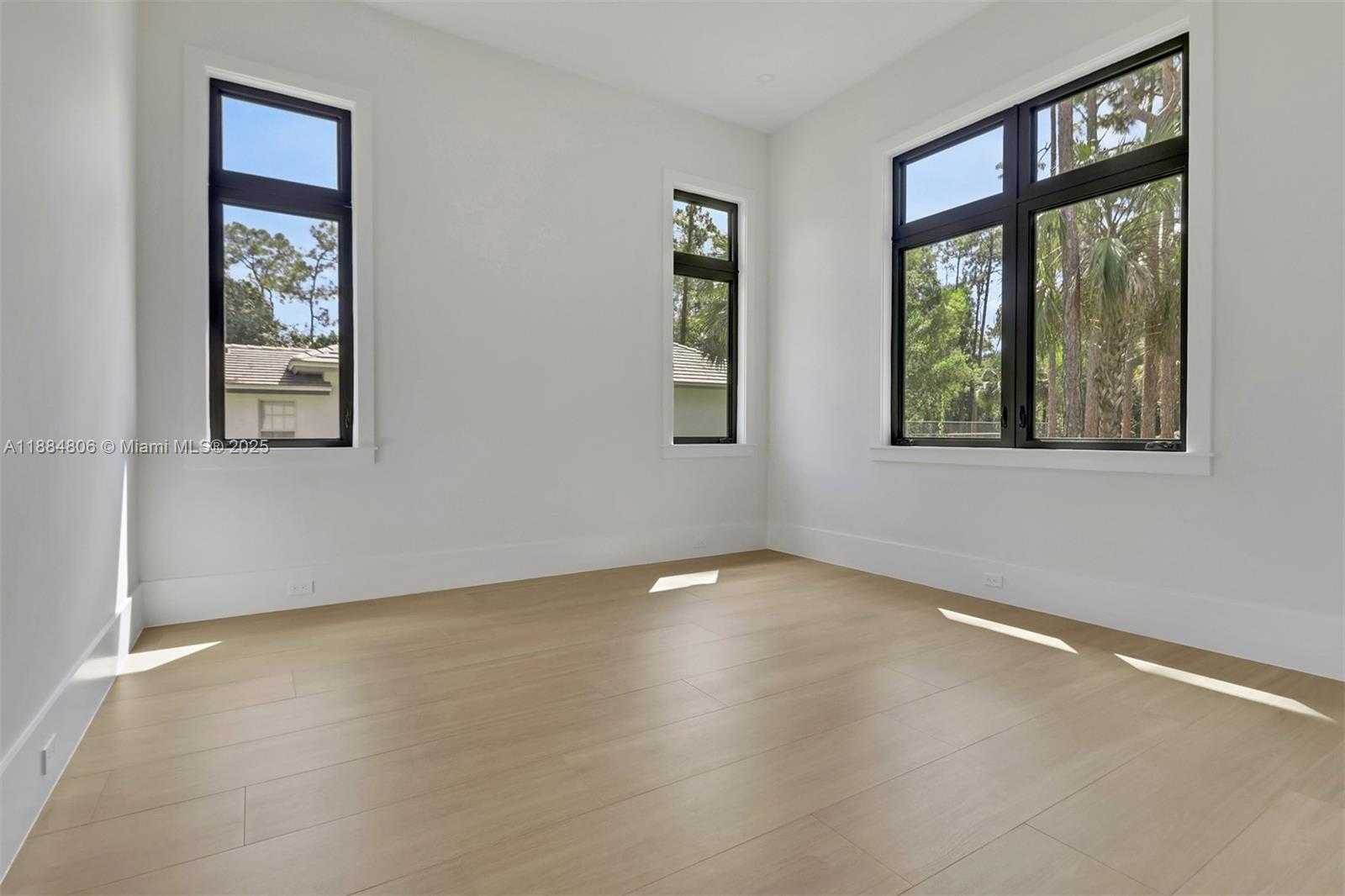 Small Image of 5174 SYCAMORE DR, Naples Number 23
