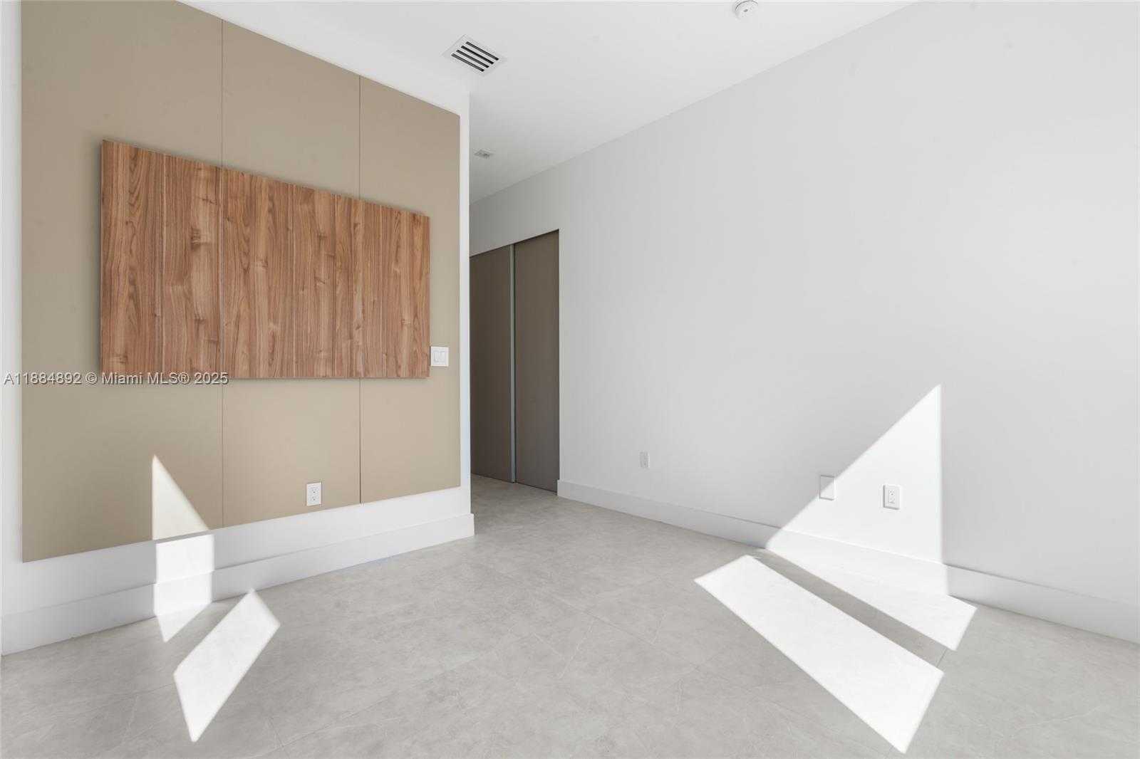 Small Image of 2523 RED ROAD, Coral Gables Number 36