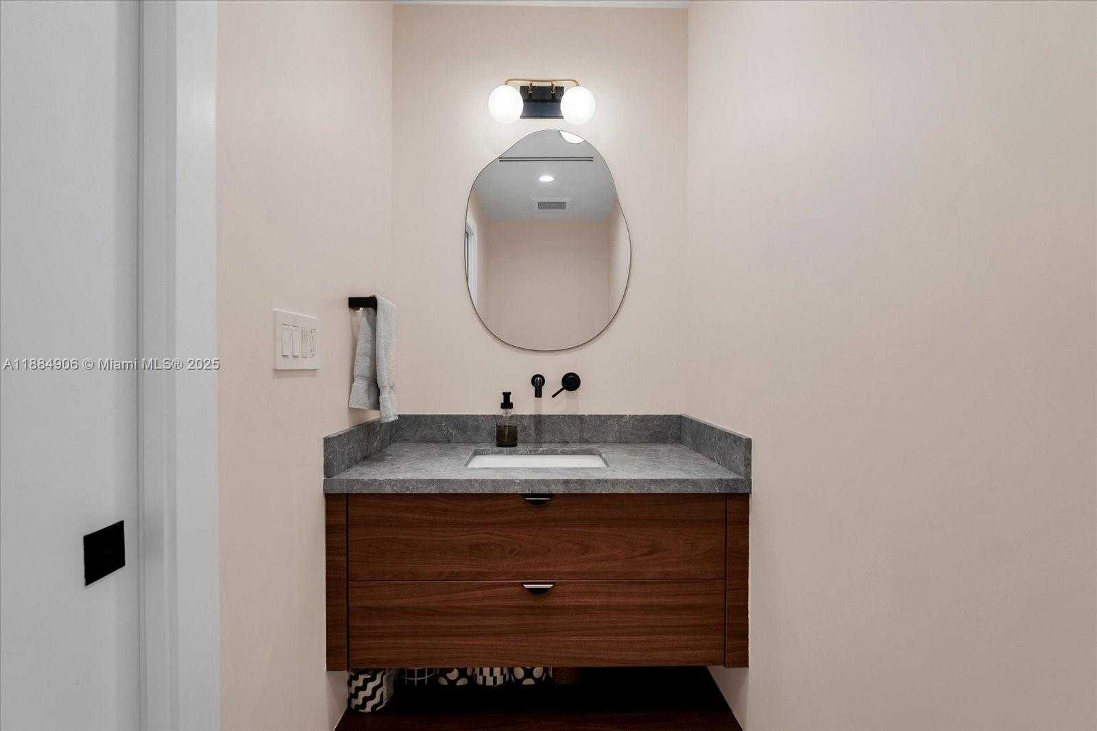Small Image of 3111 ANDERSON RD, Coral Gables Number 13