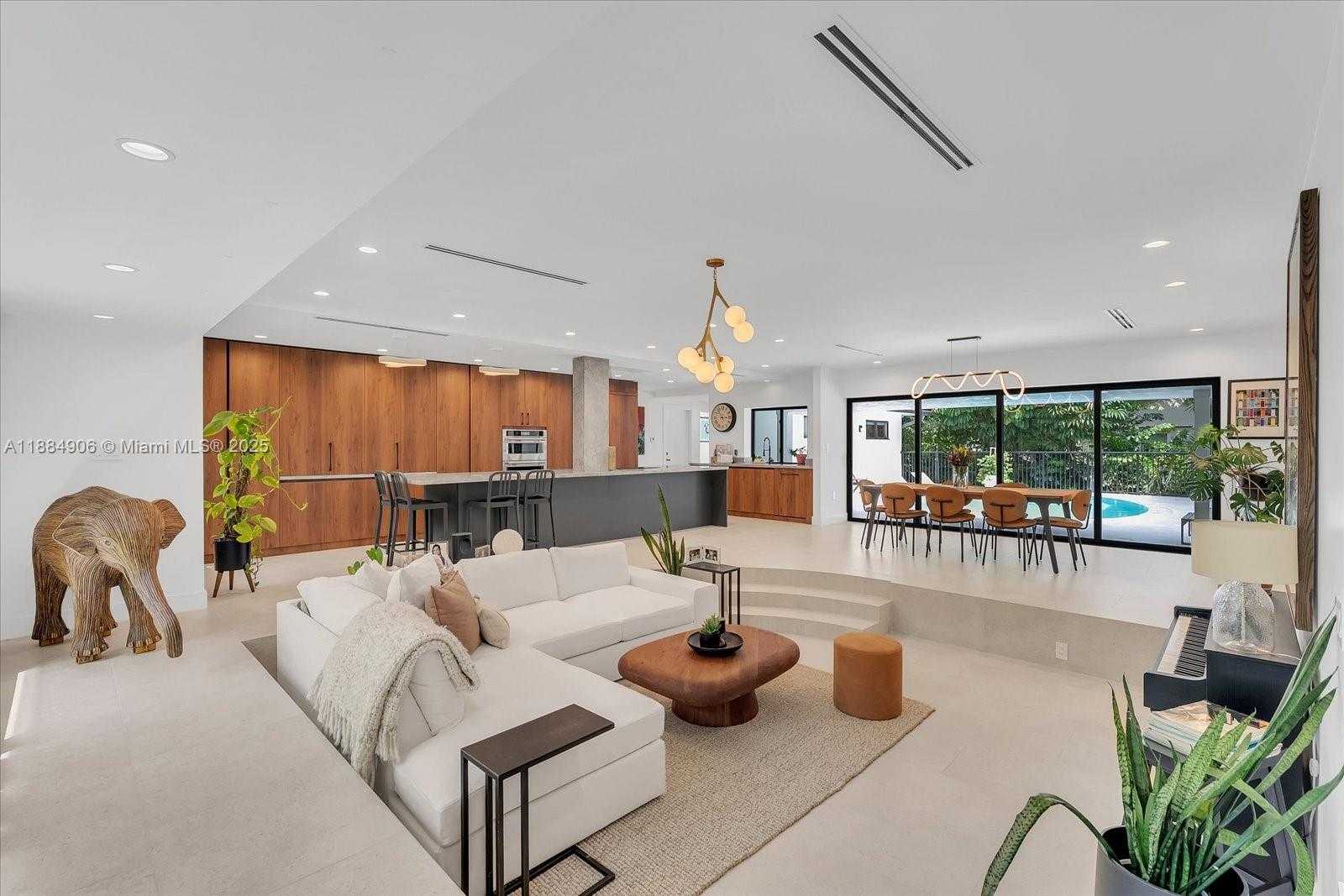 Small Image of 3111 ANDERSON RD, Coral Gables Number 3