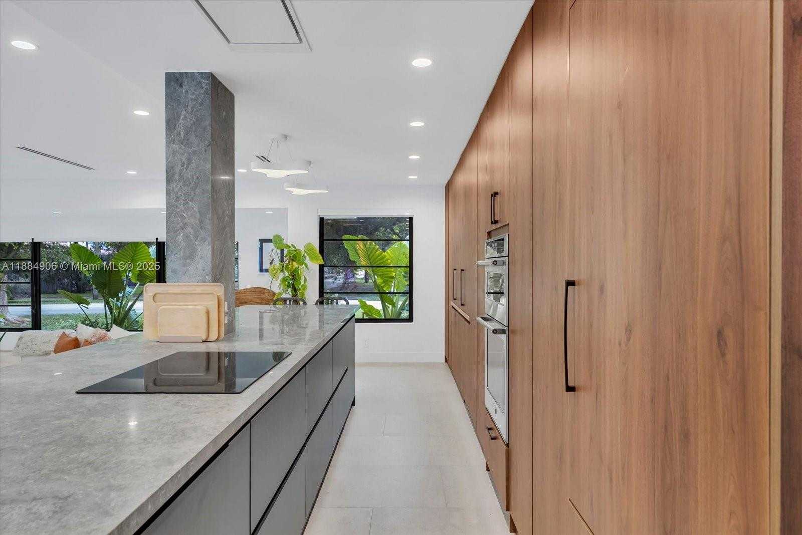 Small Image of 3111 ANDERSON RD, Coral Gables Number 7