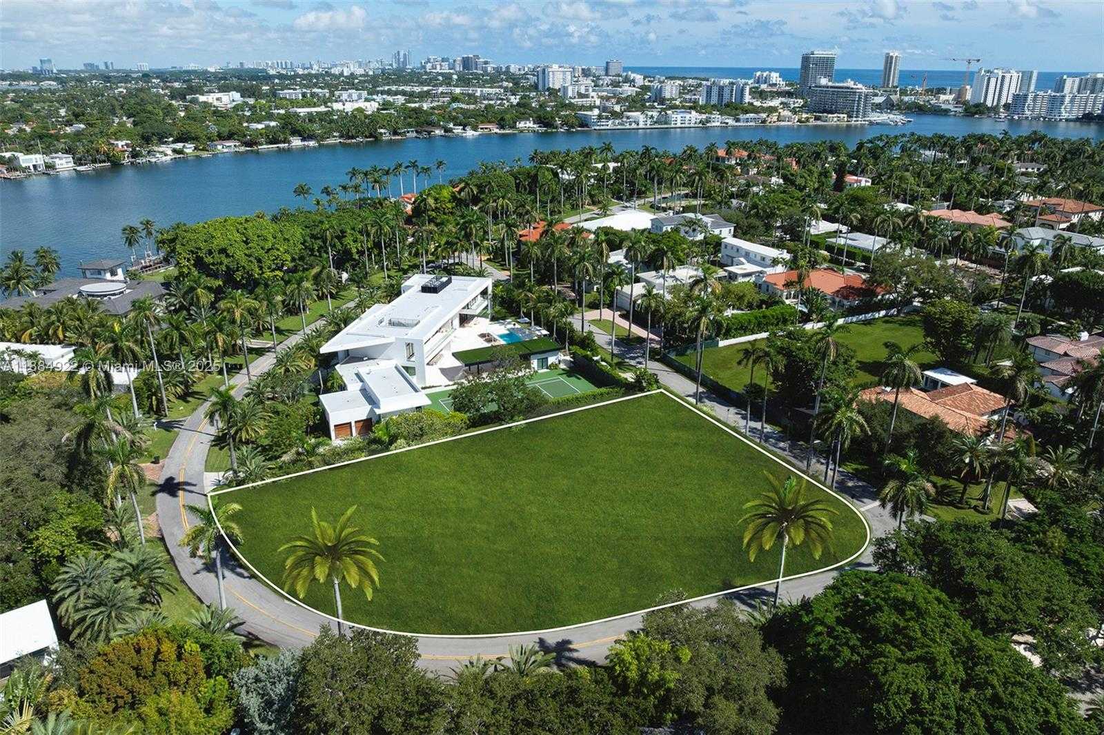 Small Image of 31 LA GORCE CIR, Miami Beach Number 6
