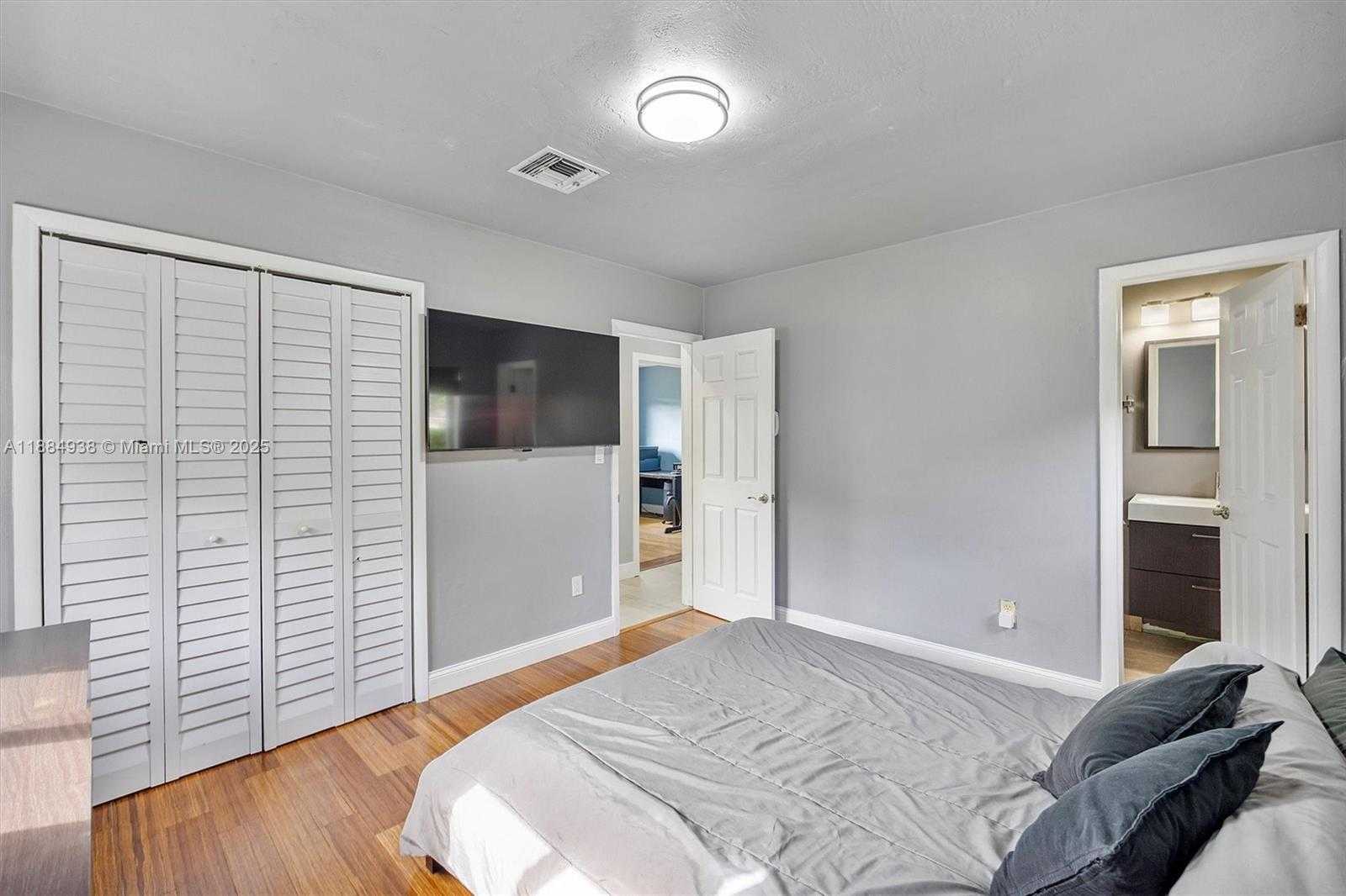 Small Image of 10521 SOUTH WEST 49TH ST, Miami Number 10