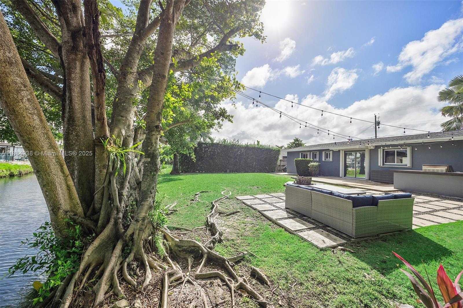 Small Image of 10521 SOUTH WEST 49TH ST, Miami Number 18
