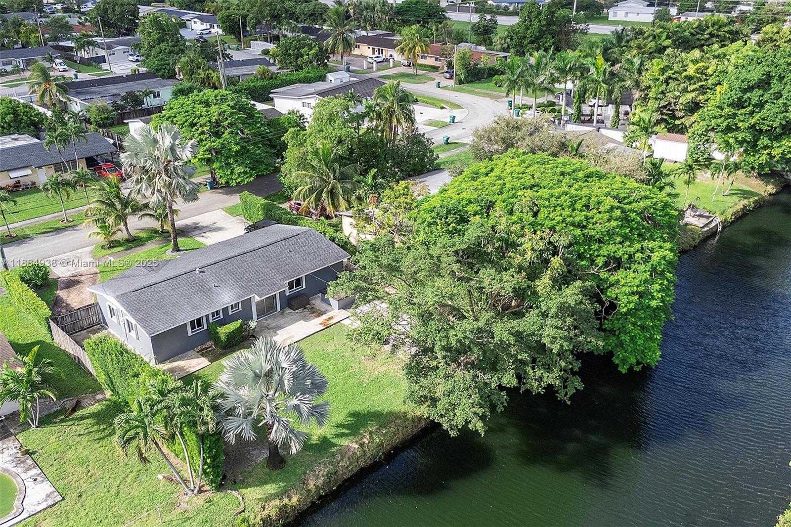 Small Image of 10521 SOUTH WEST 49TH ST, Miami Number 22