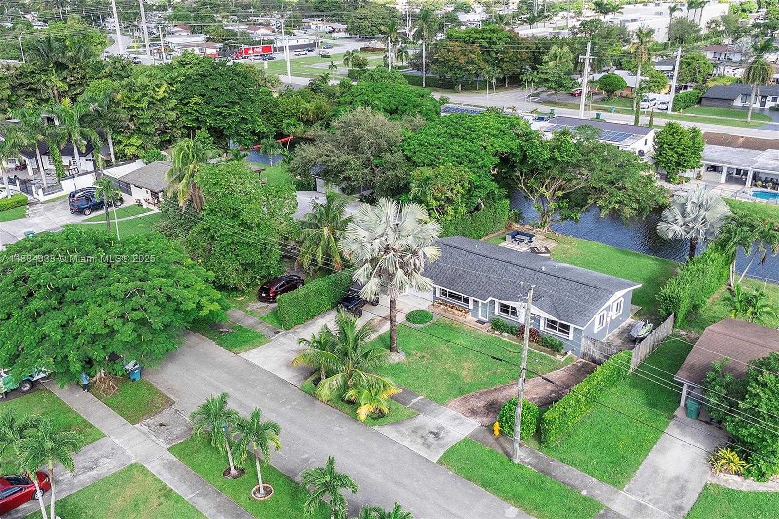 Small Image of 10521 SOUTH WEST 49TH ST, Miami Number 24