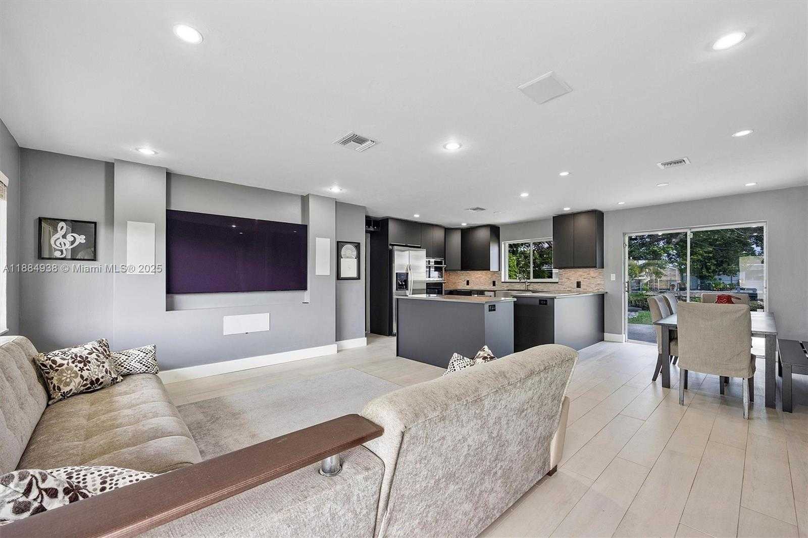 Small Image of 10521 SOUTH WEST 49TH ST, Miami Number 3
