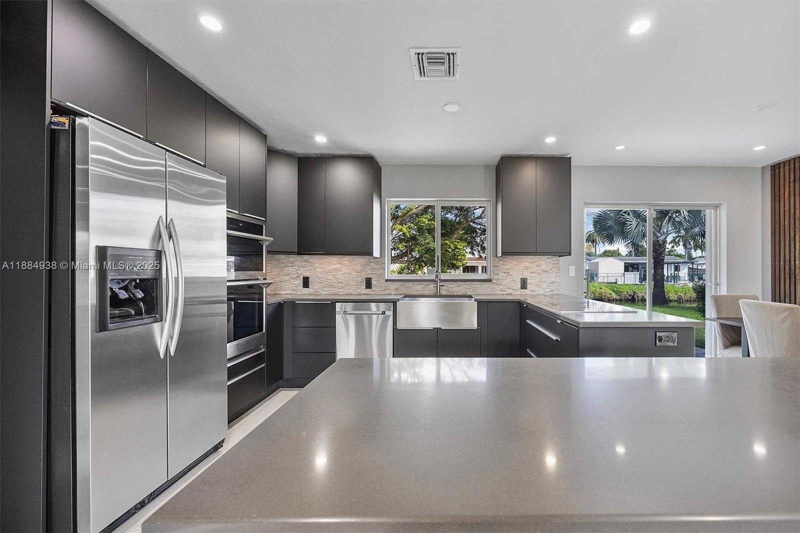 Small Image of 10521 SOUTH WEST 49TH ST, Miami Number 4
