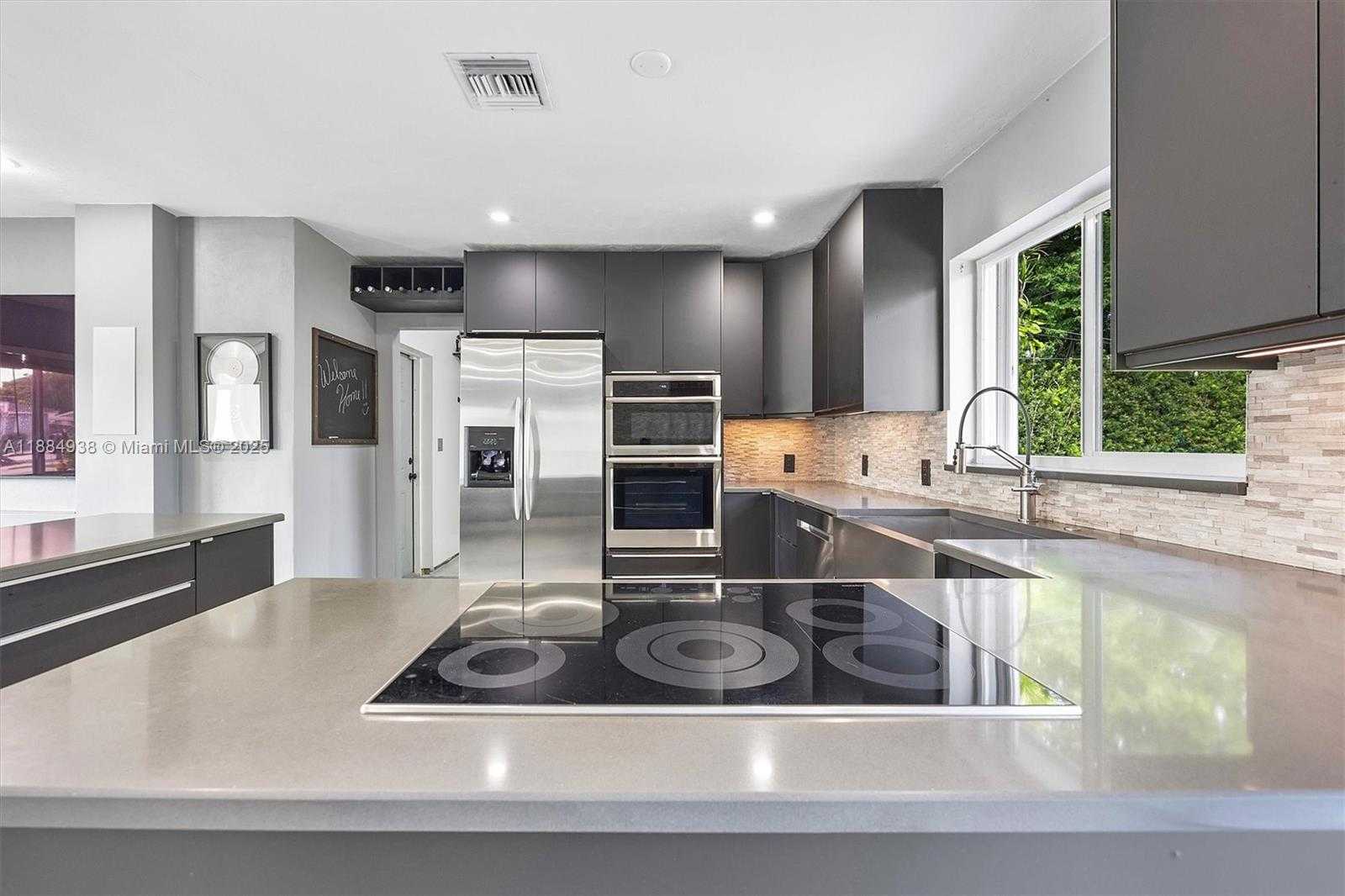 Small Image of 10521 SOUTH WEST 49TH ST, Miami Number 5