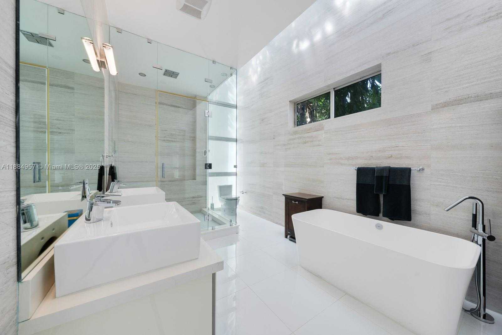 Small Image of 3861 KUMQUAT AVE, Miami Number 14