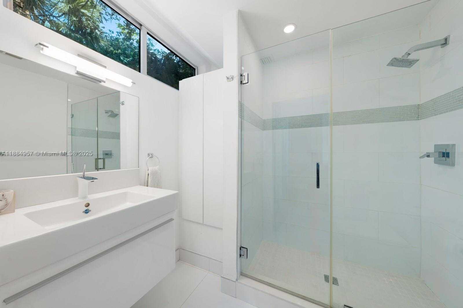 Small Image of 3861 KUMQUAT AVE, Miami Number 21