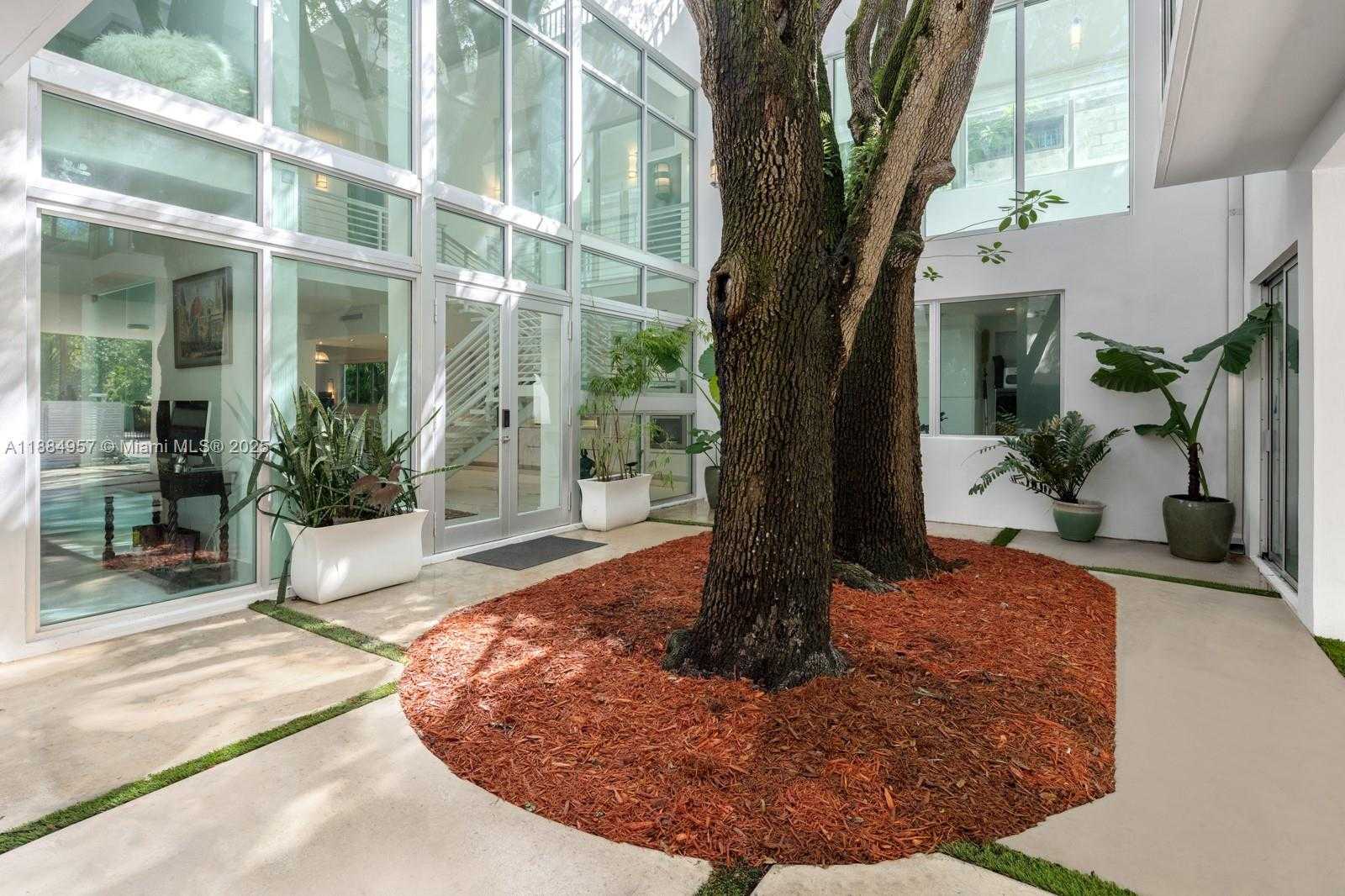 Small Image of 3861 KUMQUAT AVE, Miami Number 23