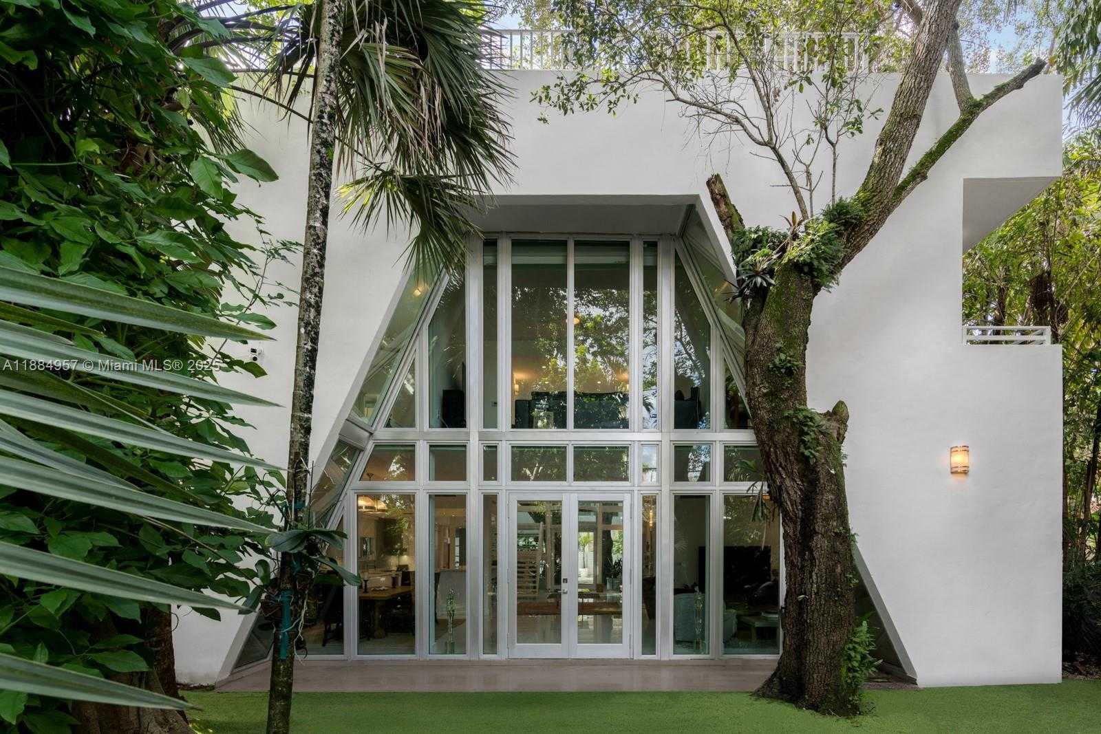 Small Image of 3861 KUMQUAT AVE, Miami Number 25