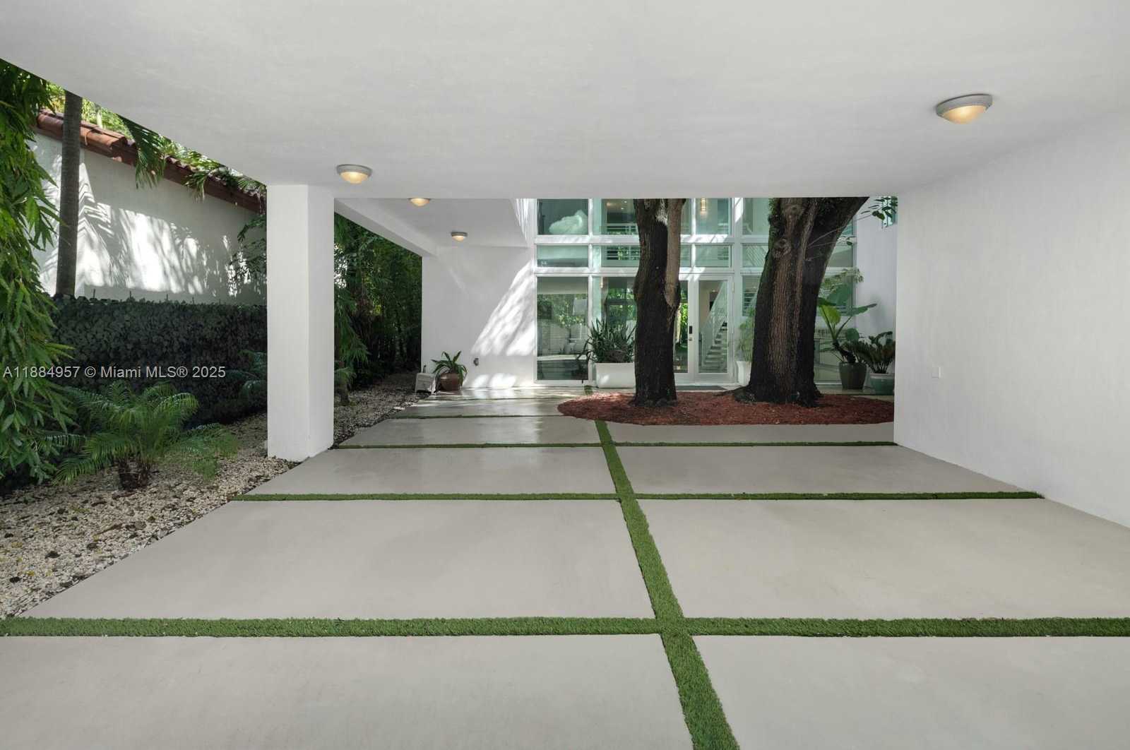 Small Image of 3861 KUMQUAT AVE, Miami Number 29