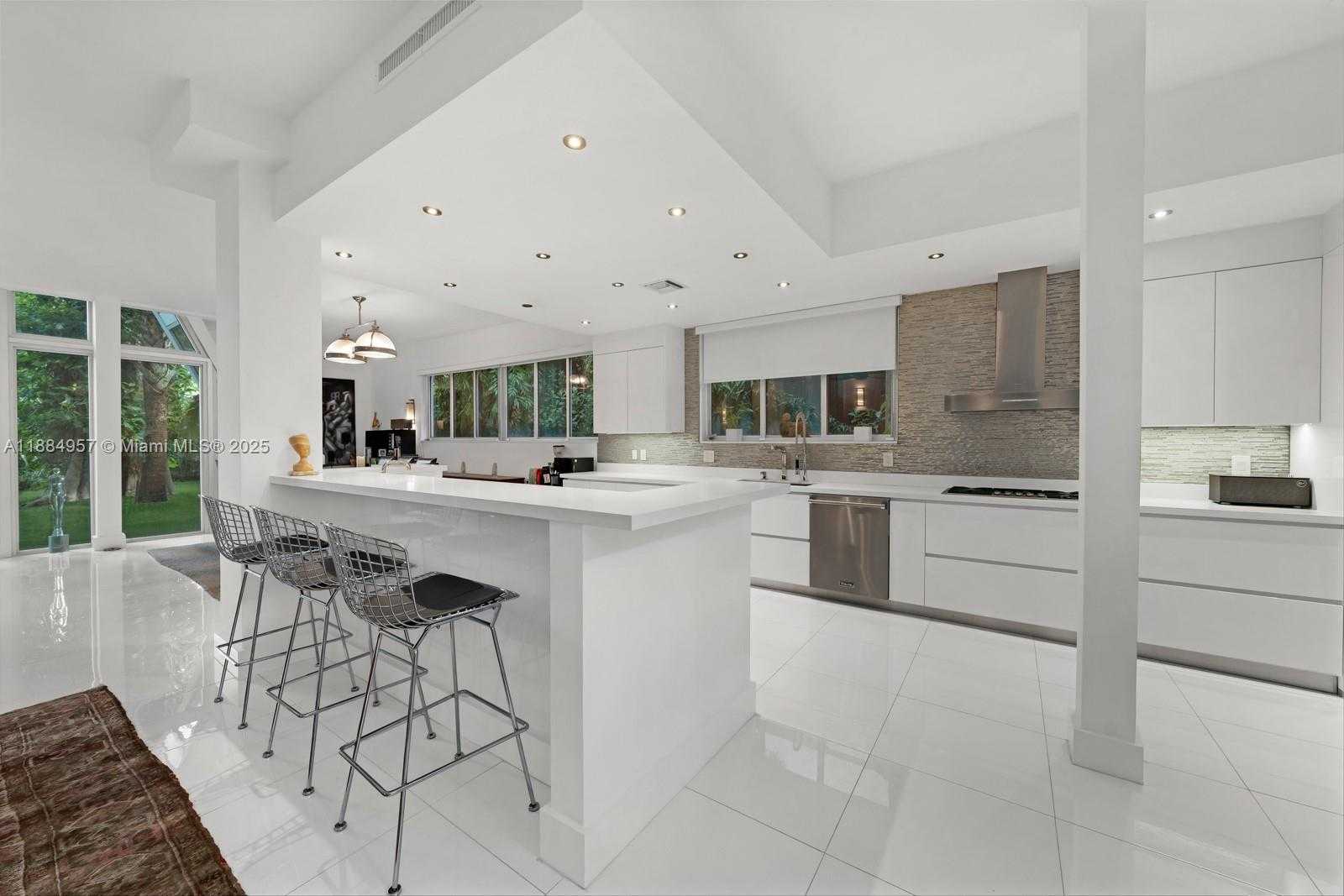 Small Image of 3861 KUMQUAT AVE, Miami Number 3