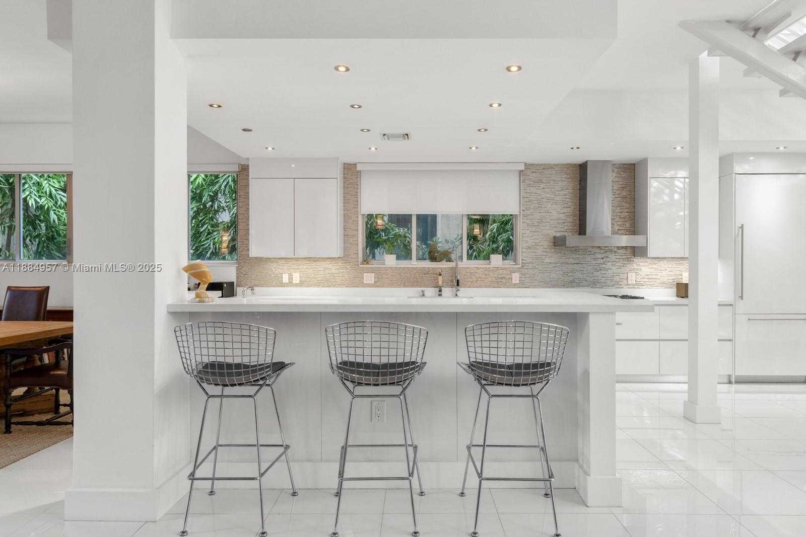 Small Image of 3861 KUMQUAT AVE, Miami Number 4