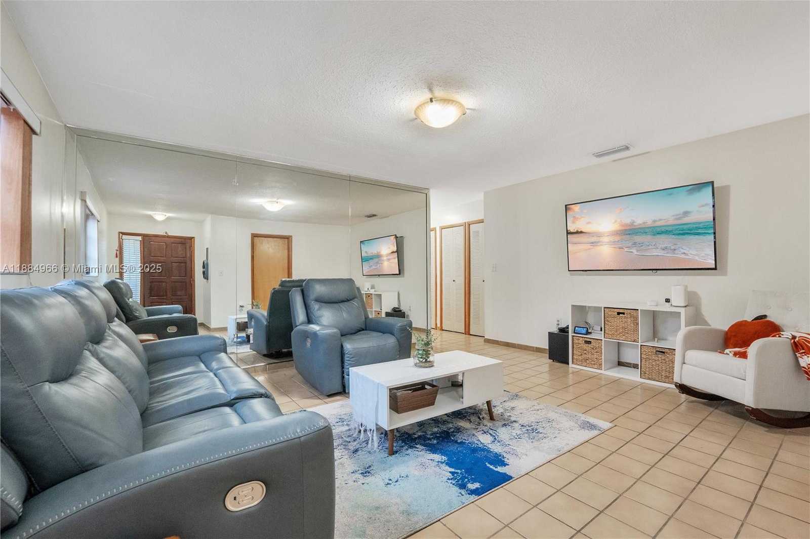 Small Image of 927 WEST 37TH ST, Hialeah Number 2