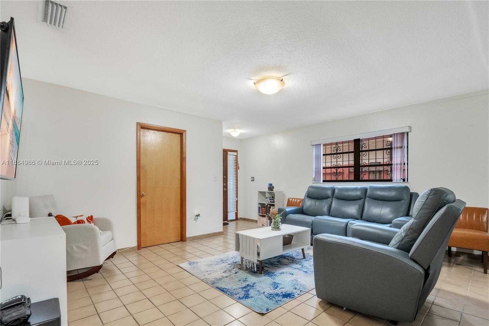 Small Image of 927 WEST 37TH ST, Hialeah Number 3