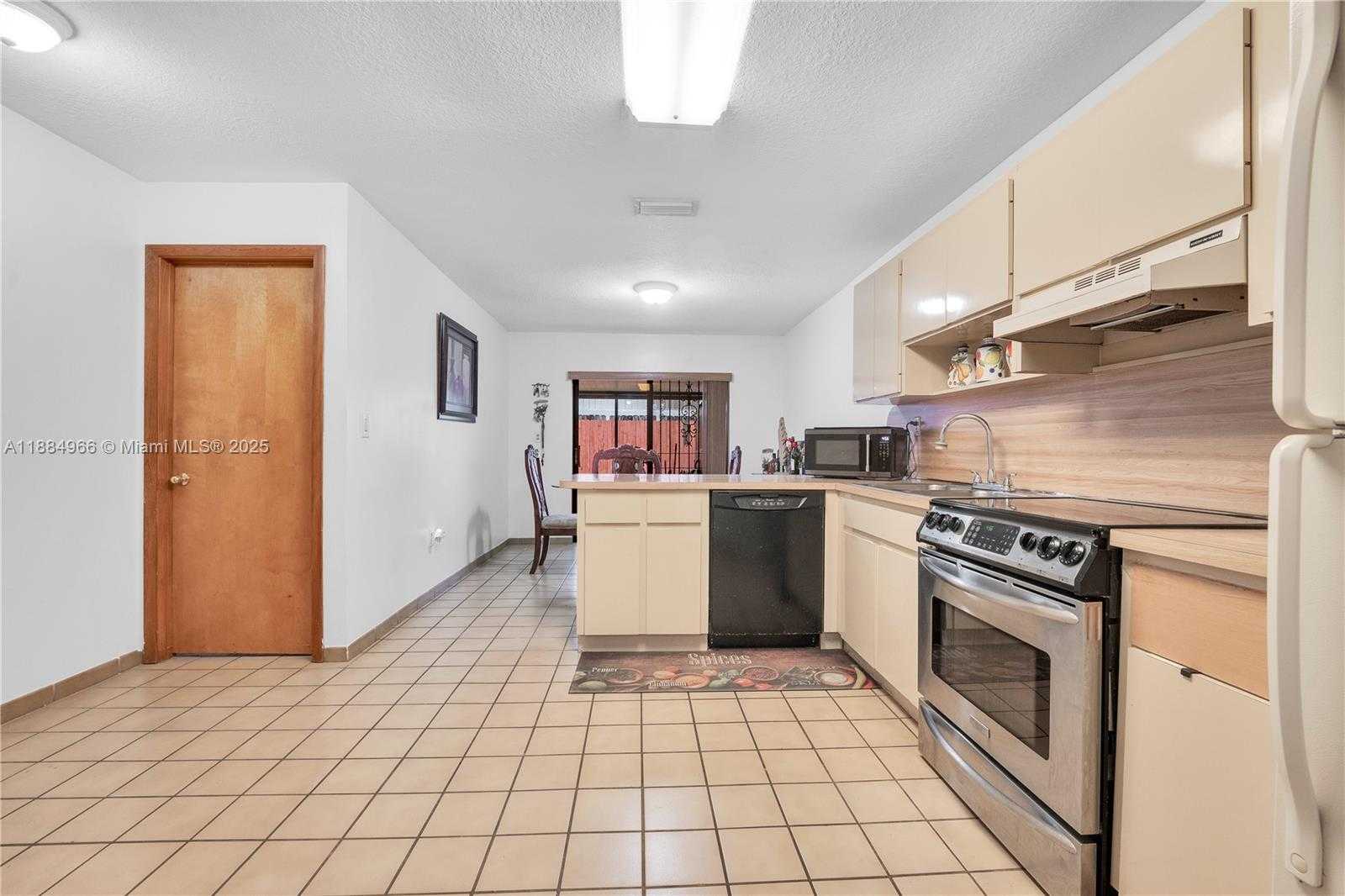Small Image of 927 WEST 37TH ST, Hialeah Number 5