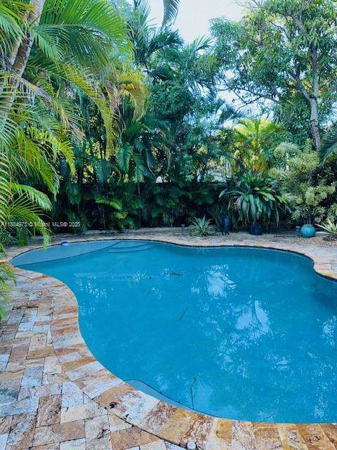 Small Image of 8501 EAST DIXIE HWY, Miami Number 7